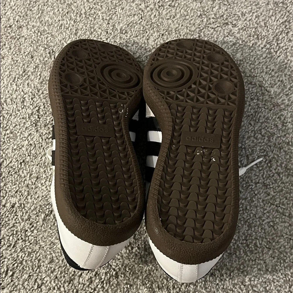 Adidas Samba Classic White and Black Shoes - Picture 4 of 5